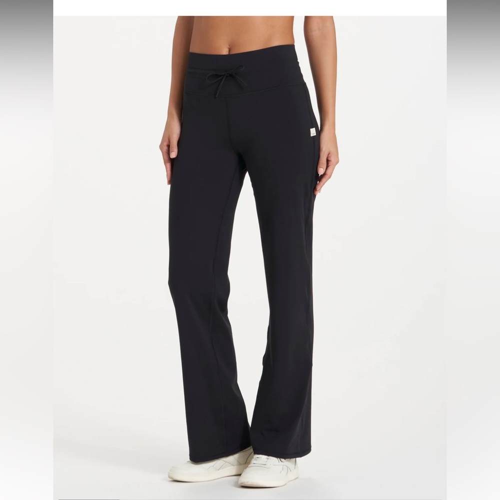 Vuori Daily Wideleg pants size Medium black